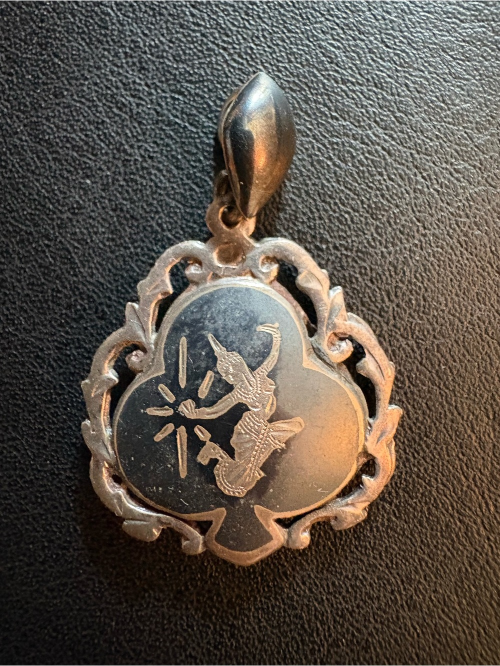 ✨ Antique Victorian / Art Nouveau Style Pendant ✨
